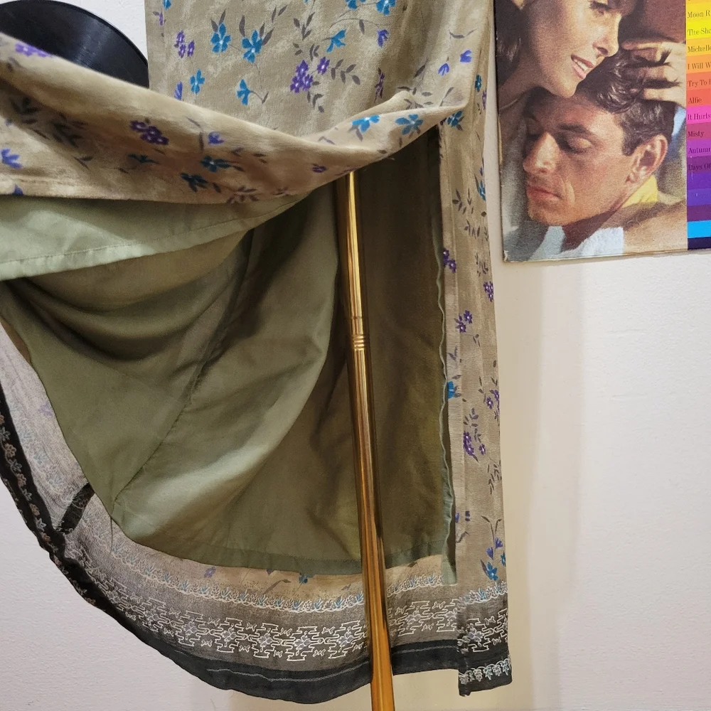 Requirements | Vintage Green Floral Skirt - Picture 5 of 9